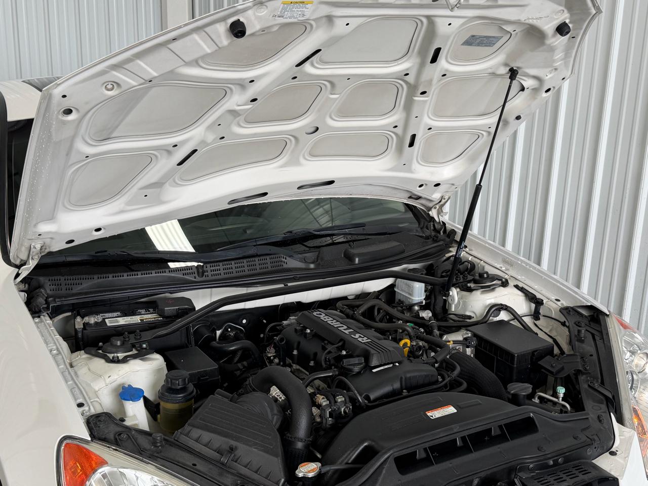 Hyundai Genesis Coupe 2dr I4 2.0T Auto Premium 2012