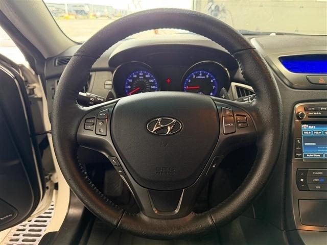 Hyundai Genesis Coupe 2dr I4 2.0T Auto Premium 2012