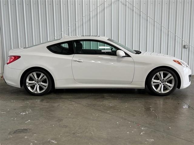 Hyundai Genesis Coupe 2dr I4 2.0T Auto Premium 2012