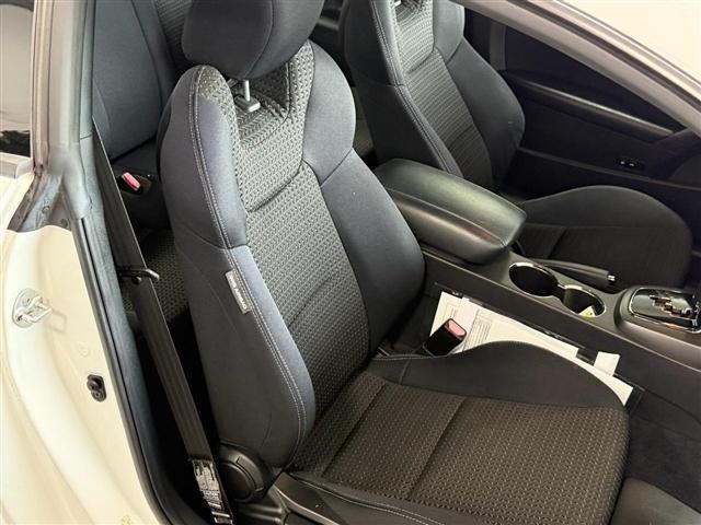 Hyundai Genesis Coupe 2dr I4 2.0T Auto Premium 2012