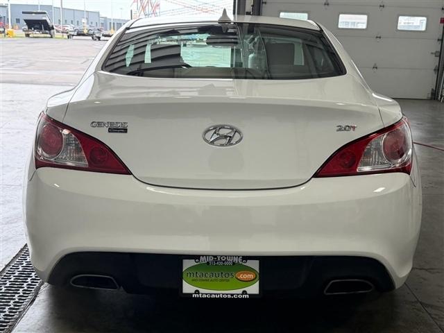 Hyundai Genesis Coupe 2dr I4 2.0T Auto Premium 2012
