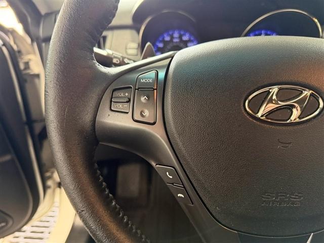 Hyundai Genesis Coupe 2dr I4 2.0T Auto Premium 2012