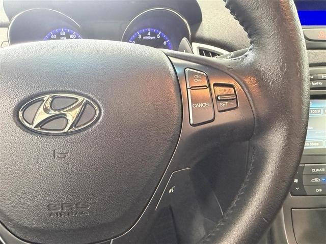Hyundai Genesis Coupe 2dr I4 2.0T Auto Premium 2012