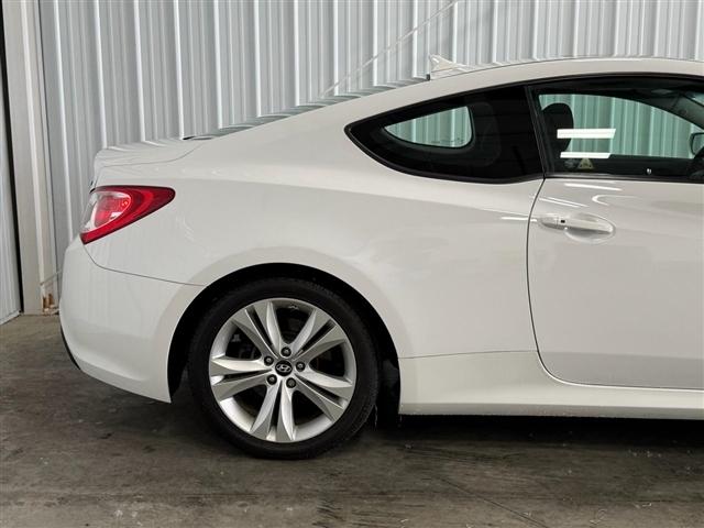 Hyundai Genesis Coupe 2dr I4 2.0T Auto Premium 2012