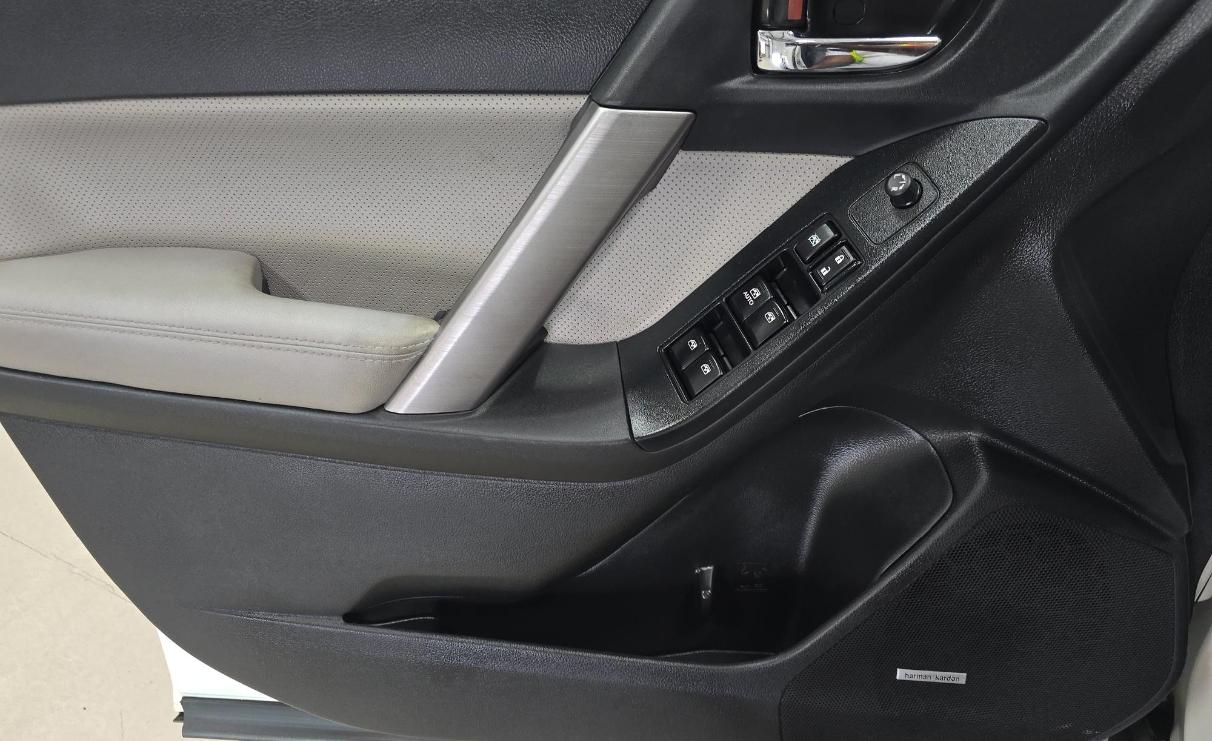 Subaru Forester 4dr CVT 2.5i Limited PZEV 2016