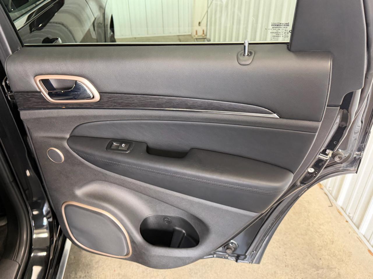 Jeep Grand Cherokee 4WD 4dr Summit 2016