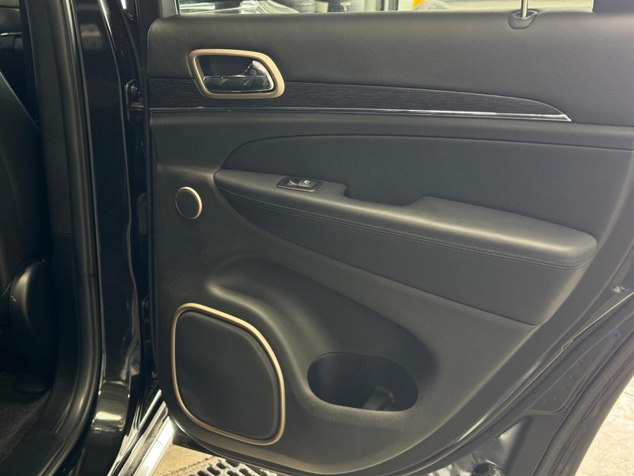 Jeep Grand Cherokee 4WD 4dr Summit 2016