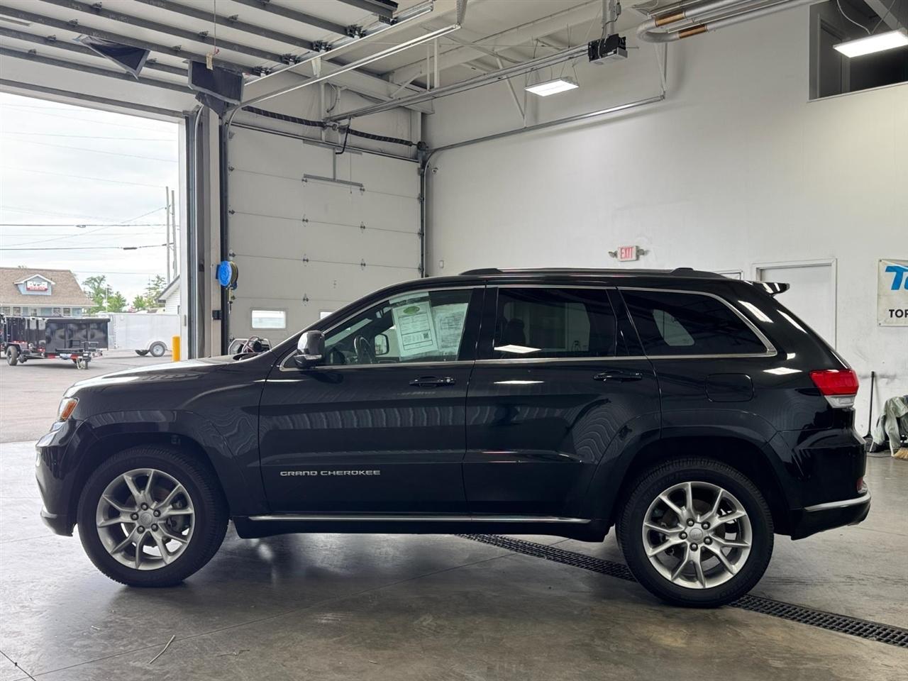 Jeep Grand Cherokee 4WD 4dr Summit 2016