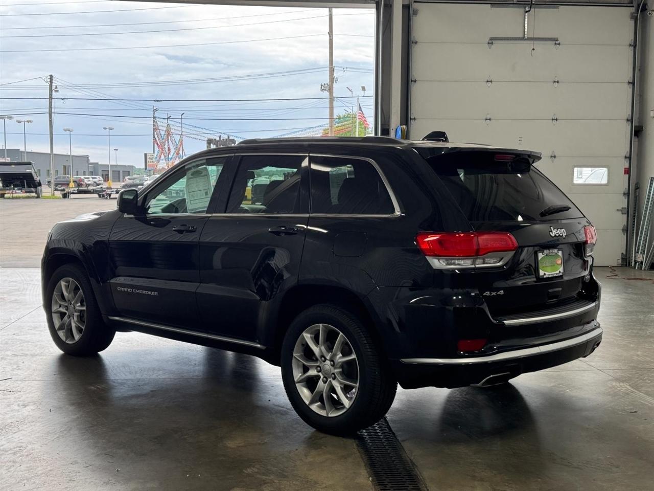 Jeep Grand Cherokee 4WD 4dr Summit 2016