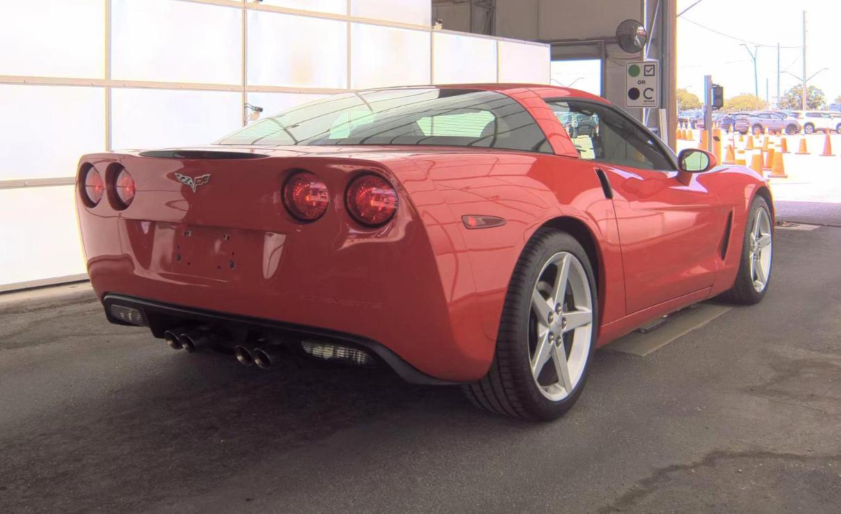Chevrolet Corvette 2dr Cpe 2005
