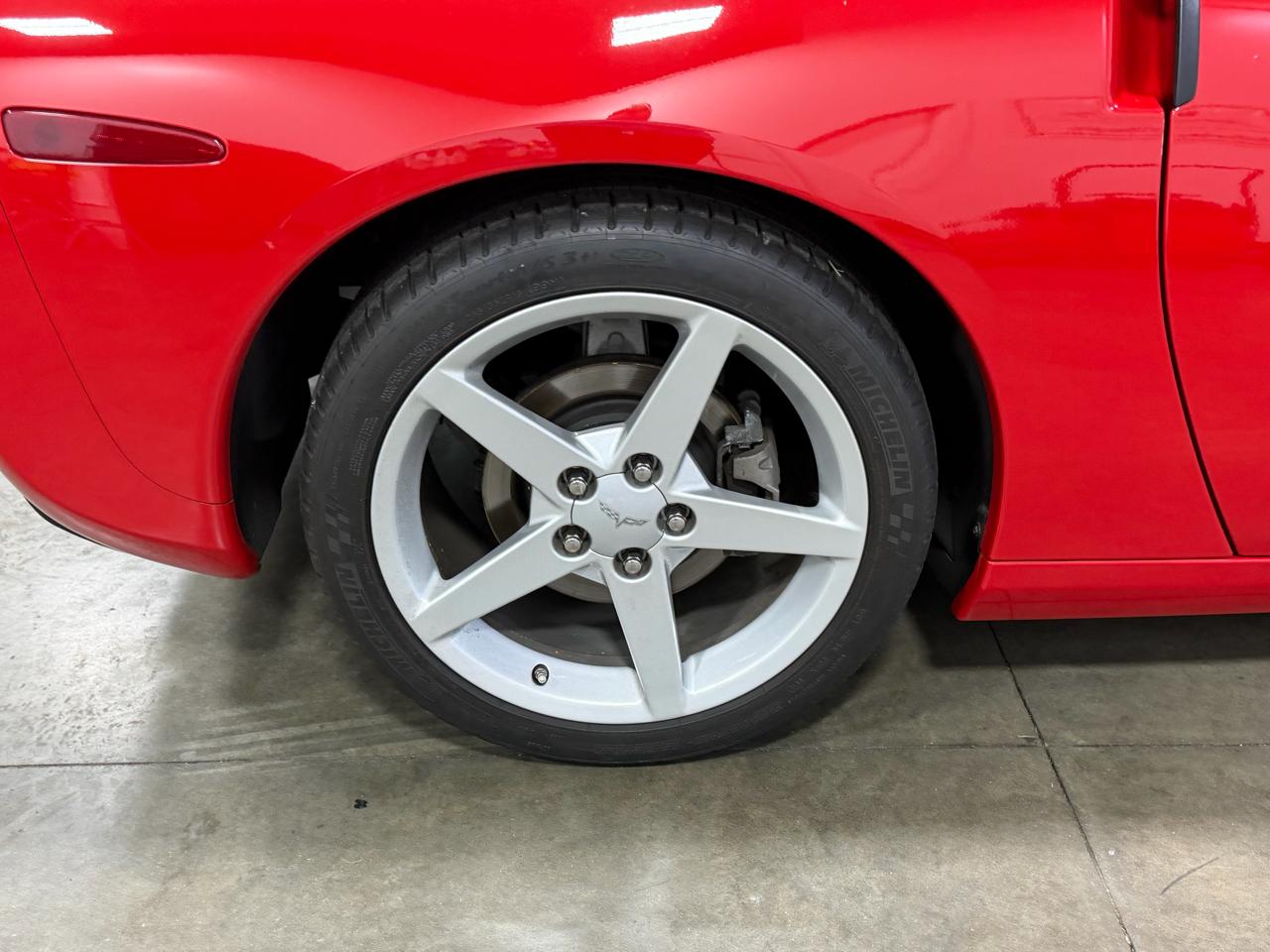 Chevrolet Corvette 2dr Cpe 2005