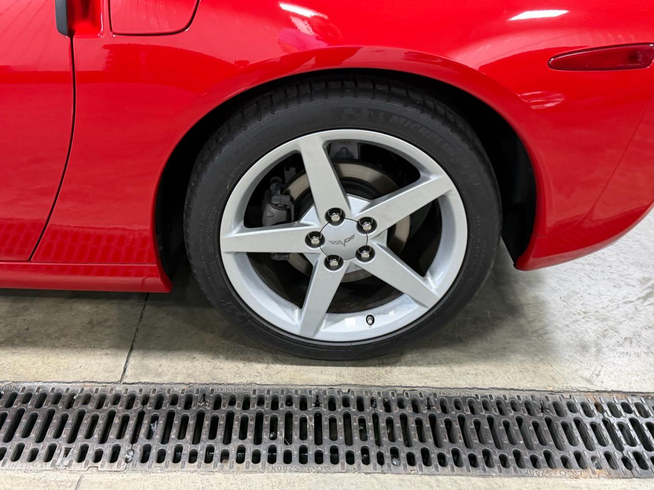 Chevrolet Corvette 2dr Cpe 2005