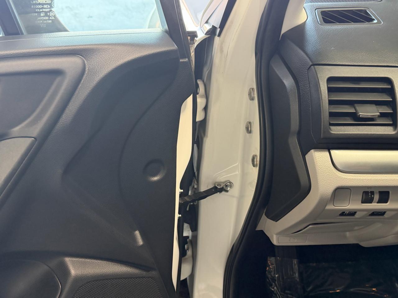 Subaru Forester 4dr CVT 2.5i Touring PZEV 2015