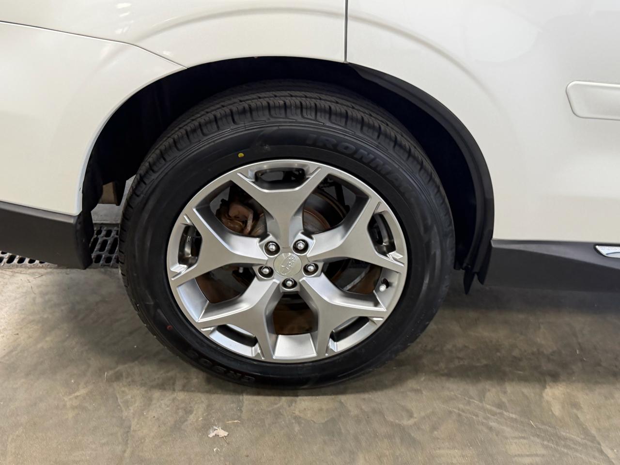 Subaru Forester 4dr CVT 2.5i Touring PZEV 2015