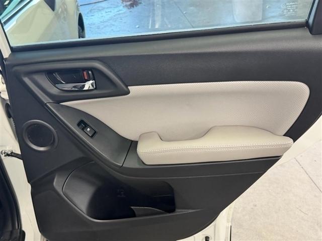 Subaru Forester 4dr CVT 2.5i Touring PZEV 2015