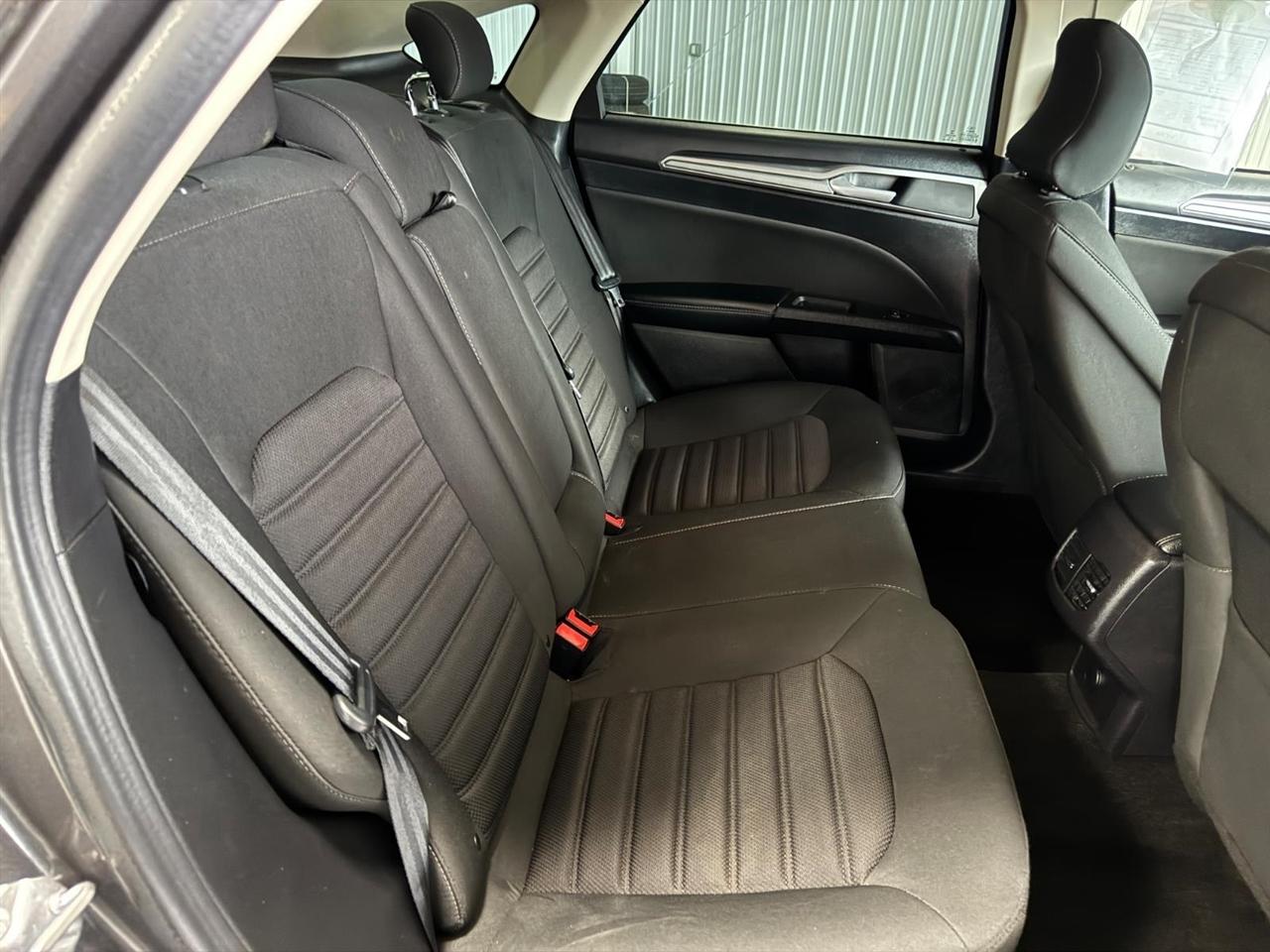 Ford Fusion SE FWD 2018