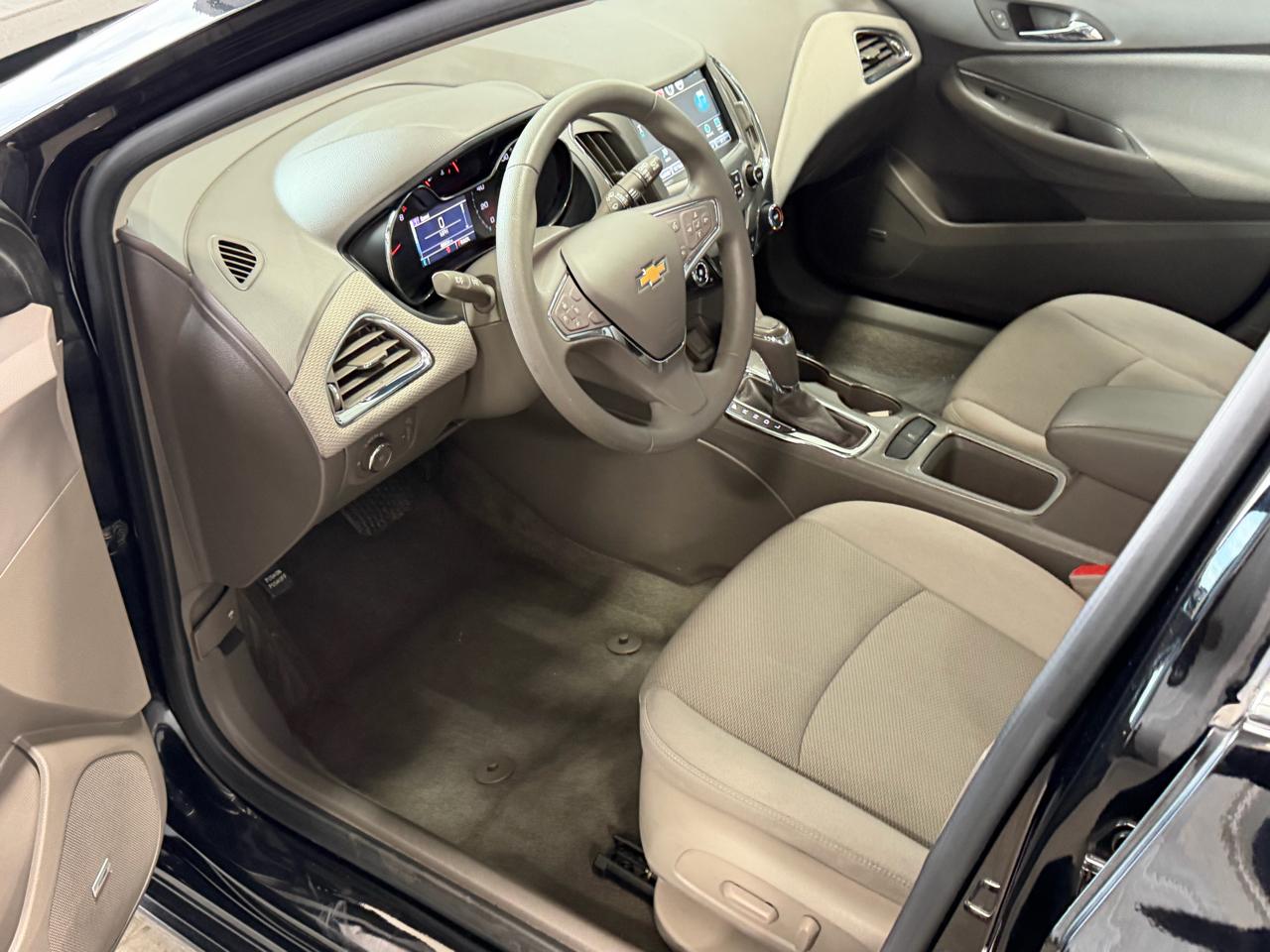 Chevrolet Cruze 4dr HB 1.4L LT w/1SD 2017