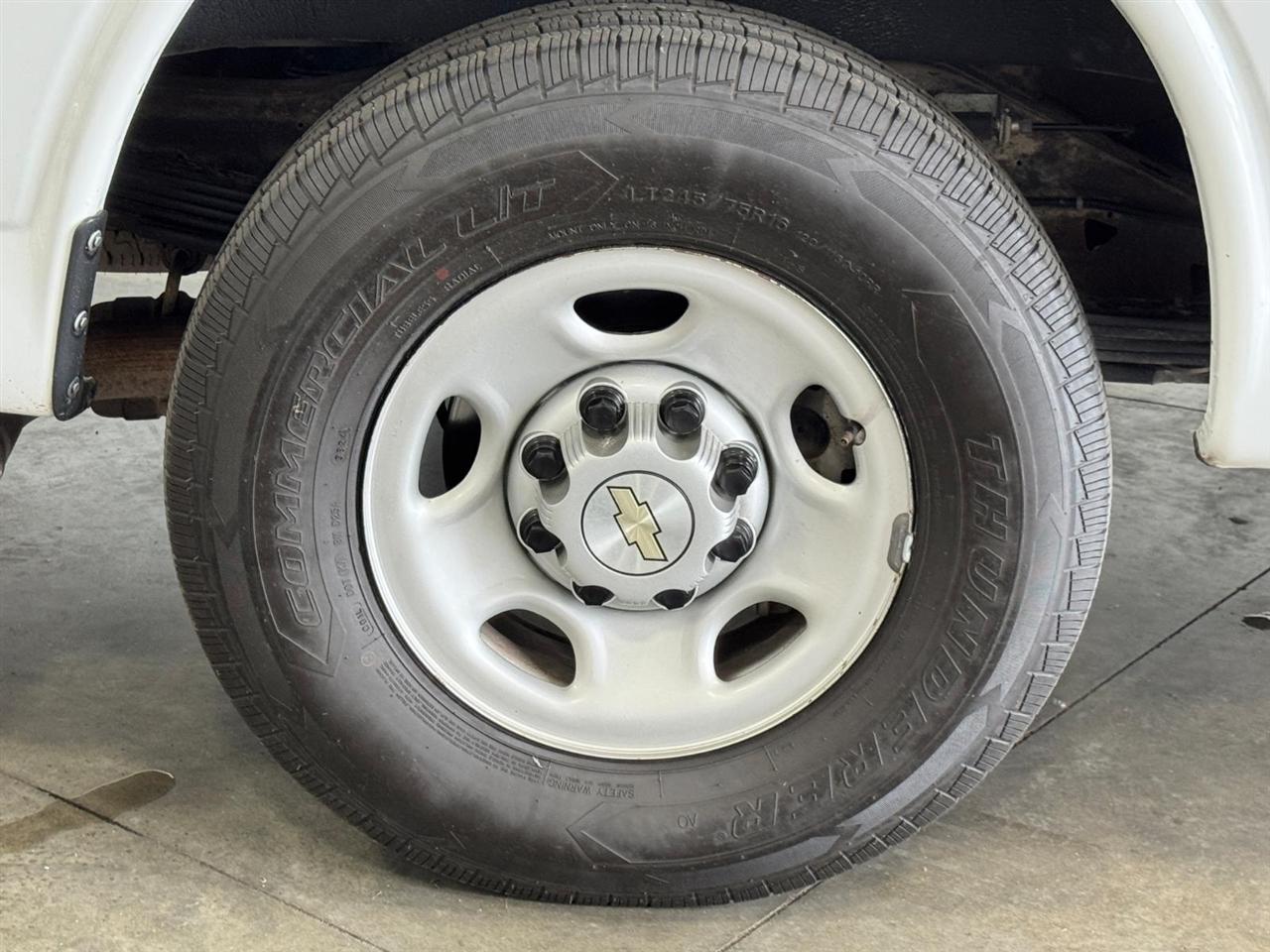 Chevrolet Express Passenger RWD 3500 155" LS 2023