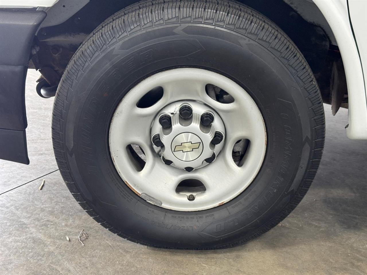 Chevrolet Express Passenger RWD 3500 155" LS 2023