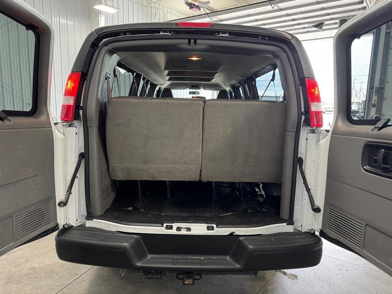 Chevrolet Express Passenger RWD 3500 155" LS 2023