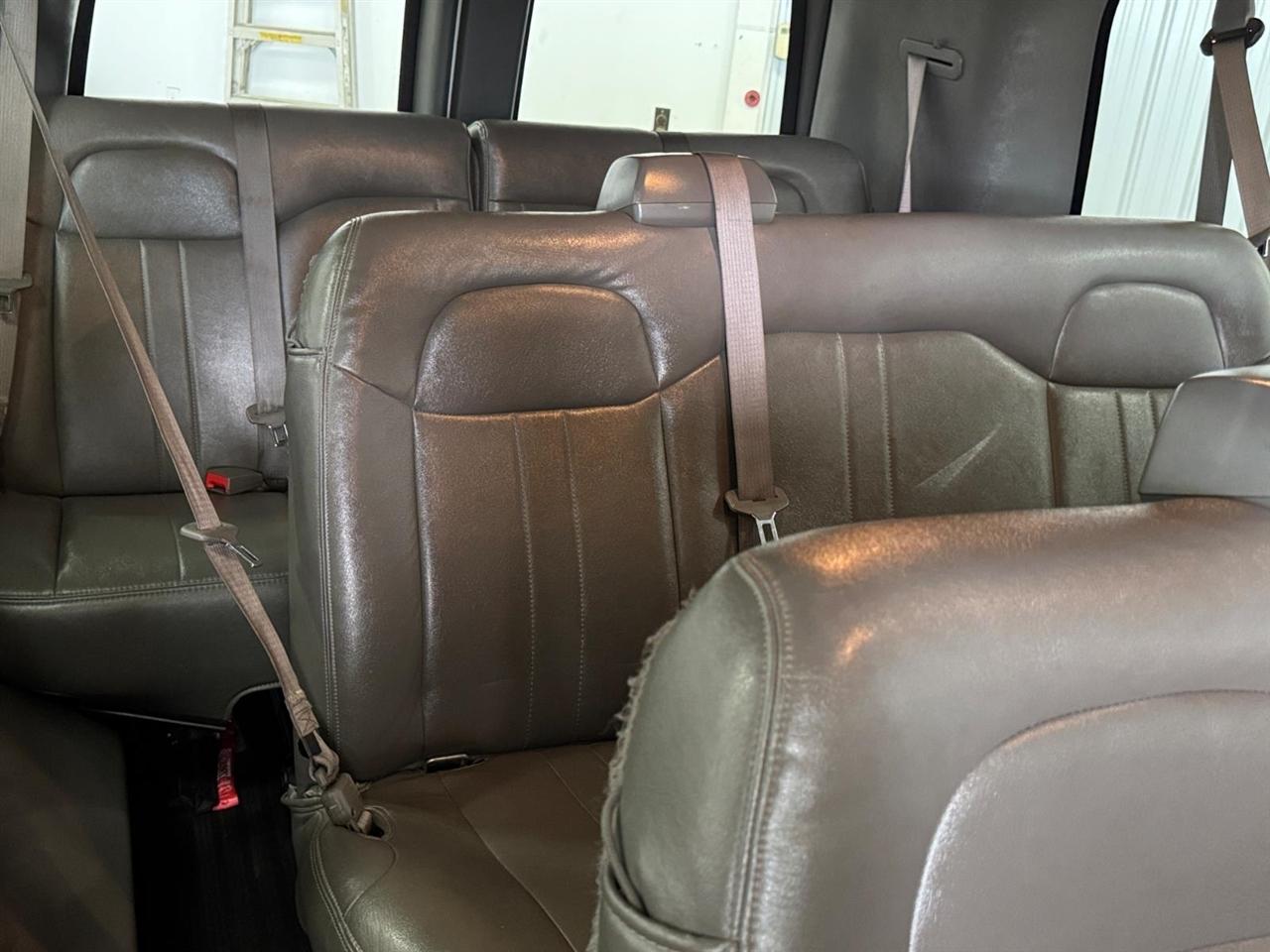 Chevrolet Express Passenger RWD 3500 155" LS 2023
