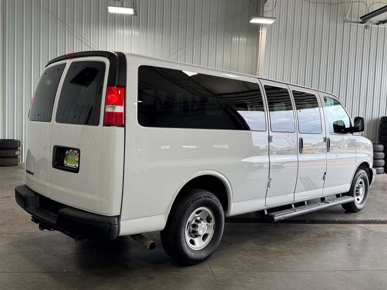 Chevrolet Express Passenger RWD 3500 155" LS 2023