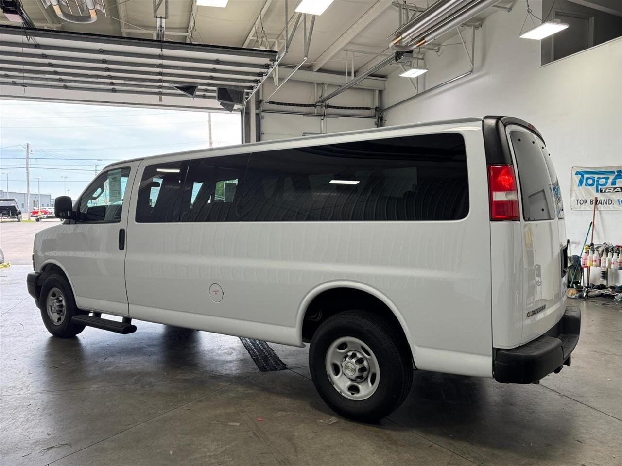 Chevrolet Express Passenger RWD 3500 155" LS 2023