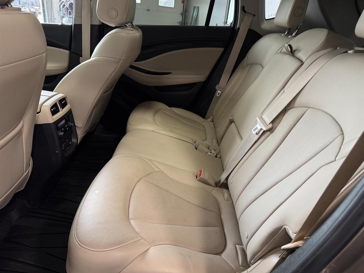 Buick Envision AWD 4dr Essence 2019