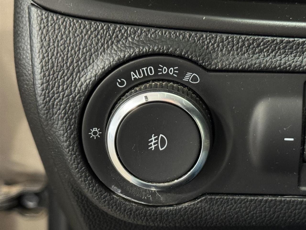 Buick Envision AWD 4dr Essence 2019