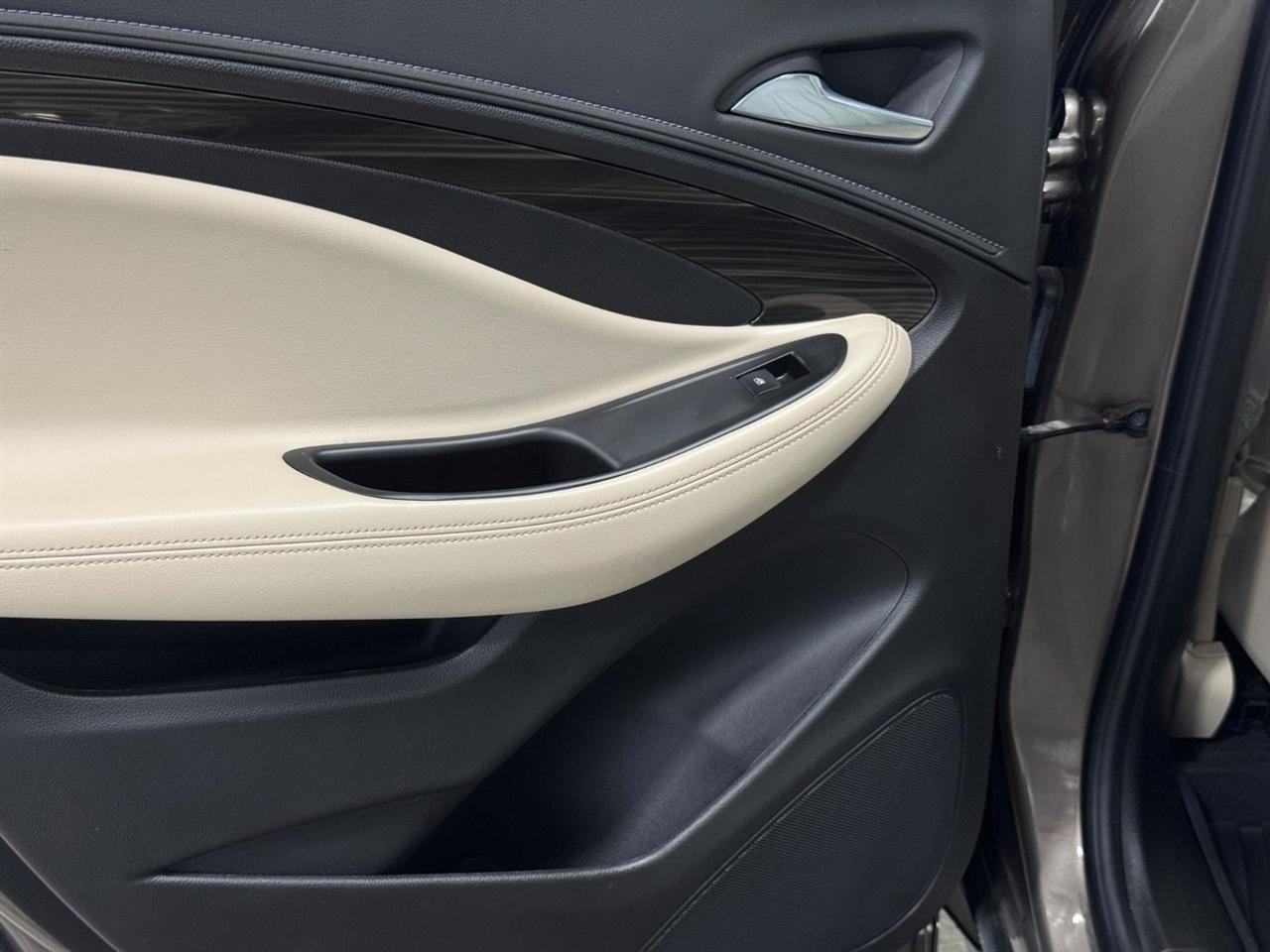 Buick Envision AWD 4dr Essence 2019