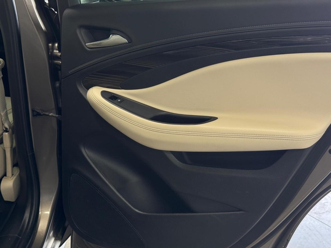 Buick Envision AWD 4dr Essence 2019