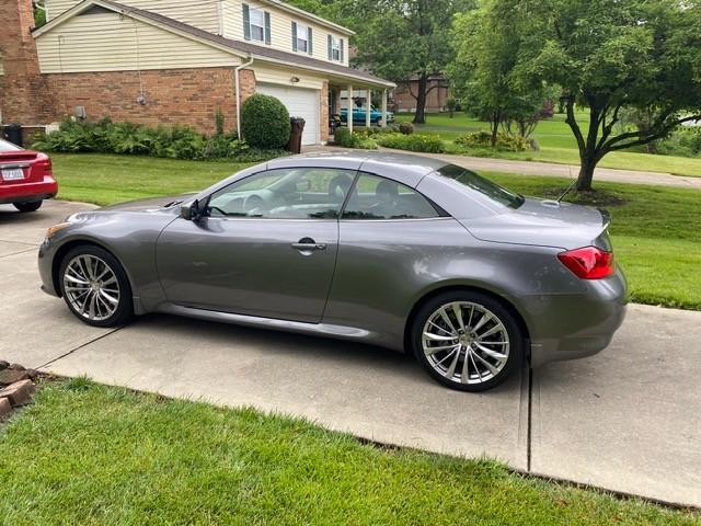 Infiniti G37 Convertible 2dr Base 2011