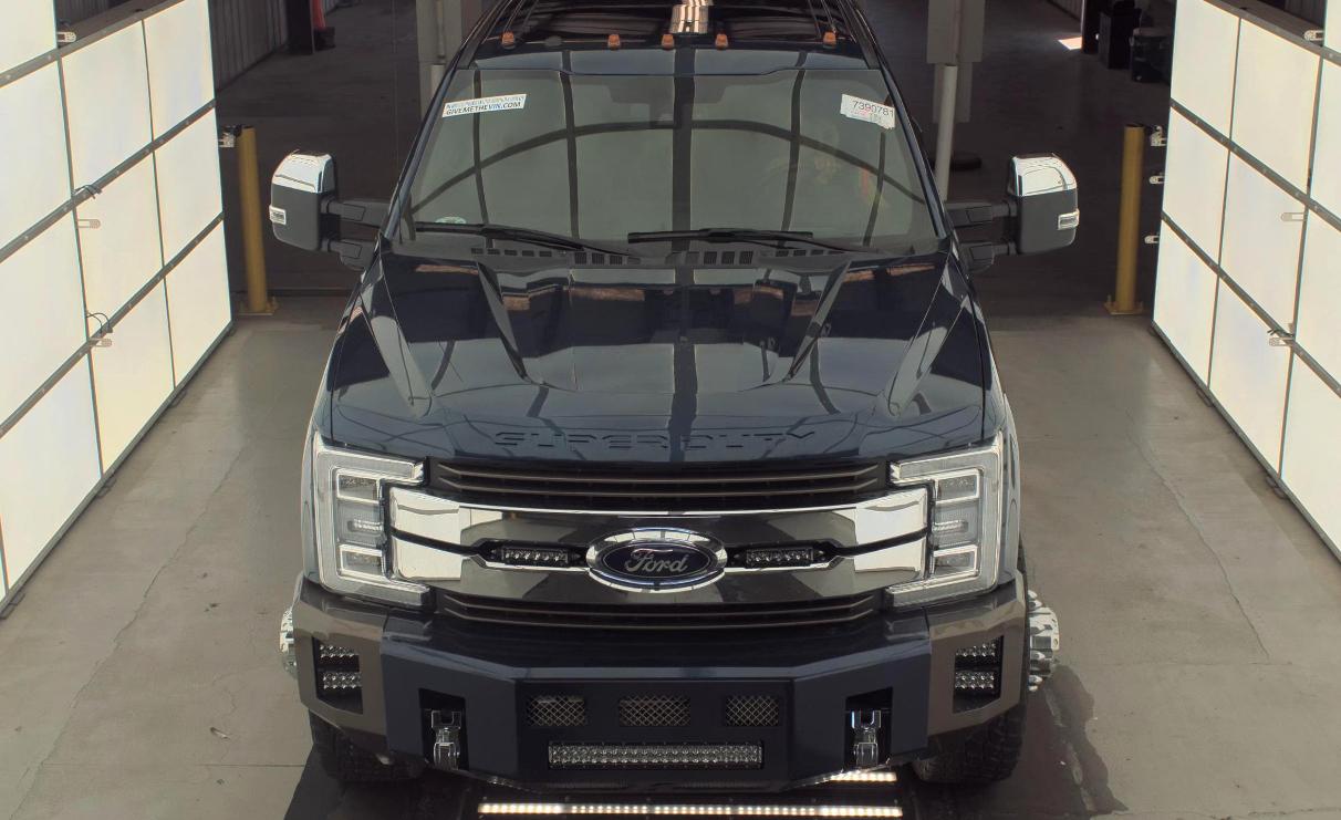 Ford Super Duty F-350 DRW King Ranch 4WD Crew Cab 8' Box 2017