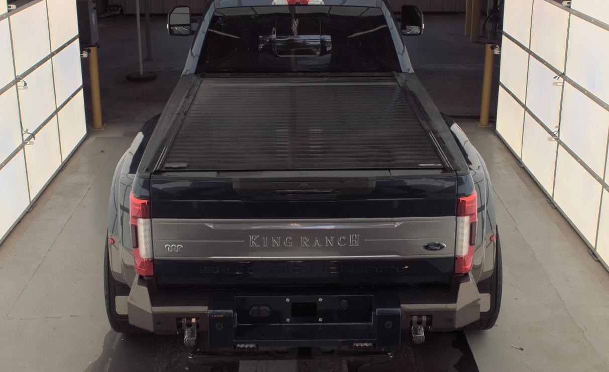 Ford Super Duty F-350 DRW King Ranch 4WD Crew Cab 8' Box 2017