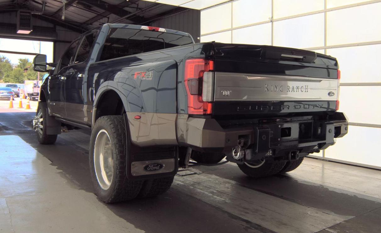 Ford Super Duty F-350 DRW King Ranch 4WD Crew Cab 8' Box 2017
