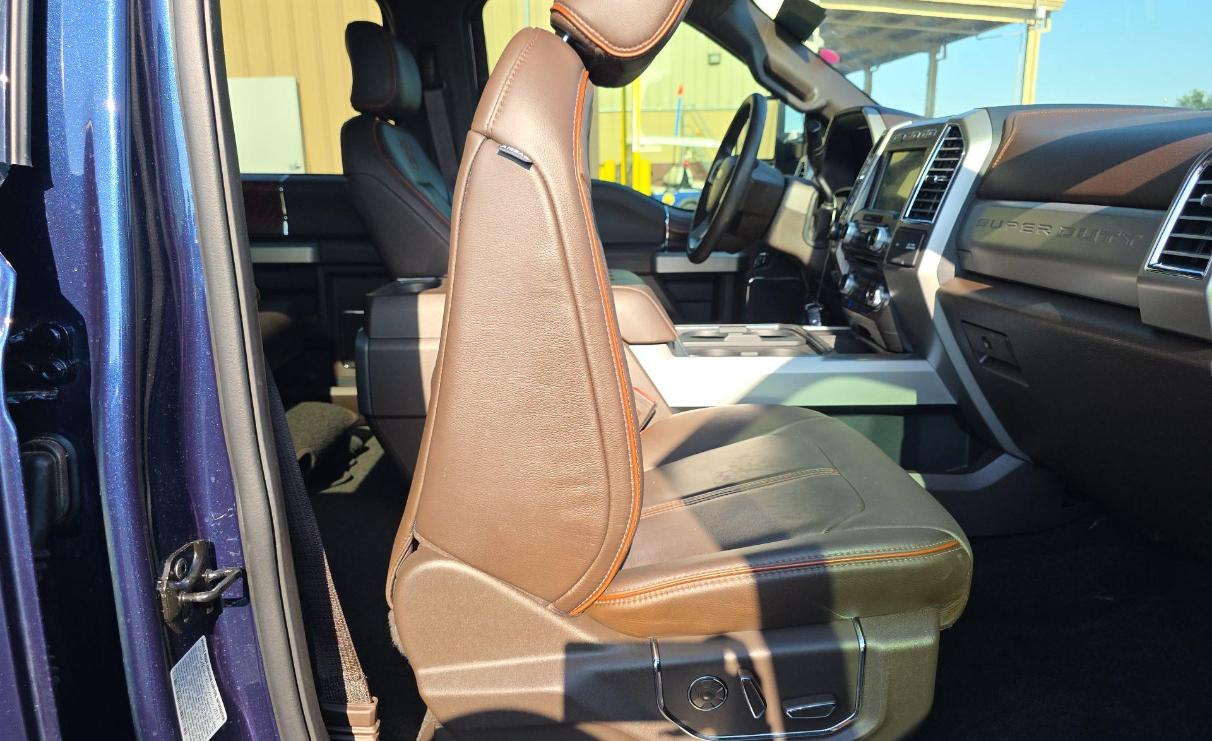 Ford Super Duty F-350 DRW King Ranch 4WD Crew Cab 8' Box 2017