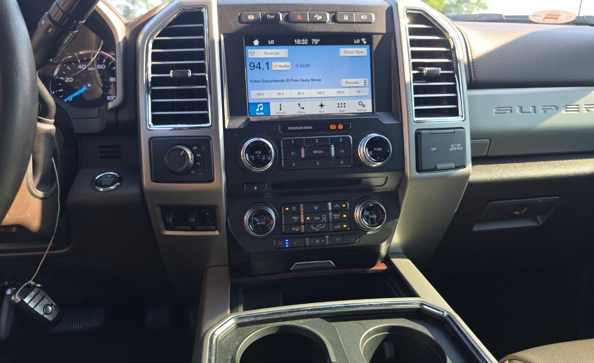 Ford Super Duty F-350 DRW King Ranch 4WD Crew Cab 8' Box 2017