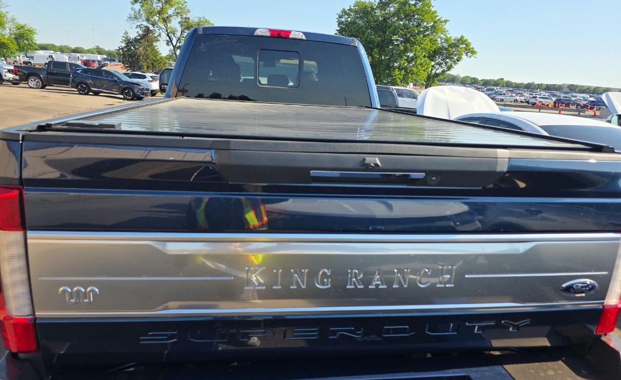 Ford Super Duty F-350 DRW King Ranch 4WD Crew Cab 8' Box 2017