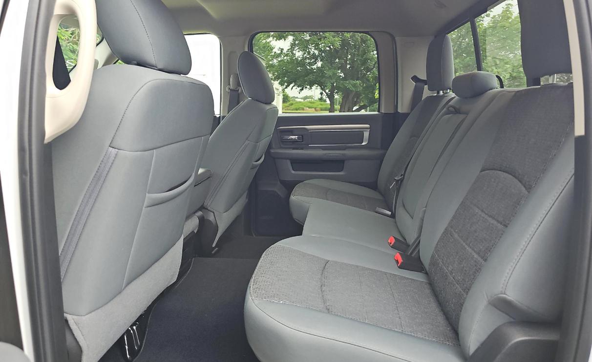 RAM 2500 Big Horn 4x4 Crew Cab 8' Box 2018