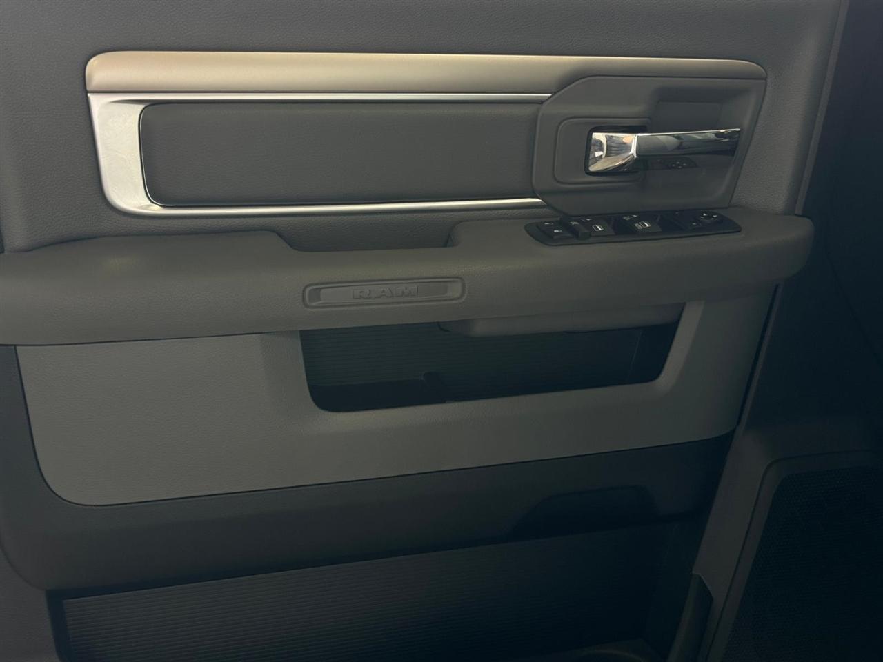 RAM 2500 Big Horn 4x4 Crew Cab 8' Box 2018