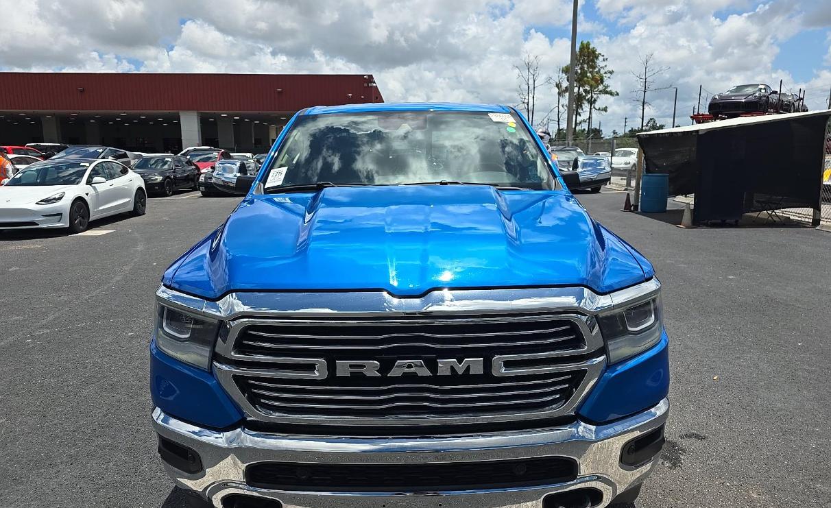RAM 1500 Laramie 4x4 Crew Cab 5'7" Box 2021