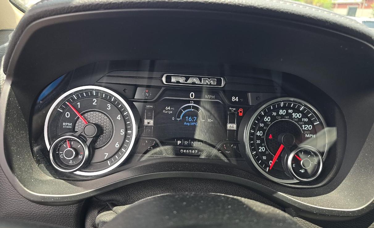 RAM 1500 Laramie 4x4 Crew Cab 5'7" Box 2021