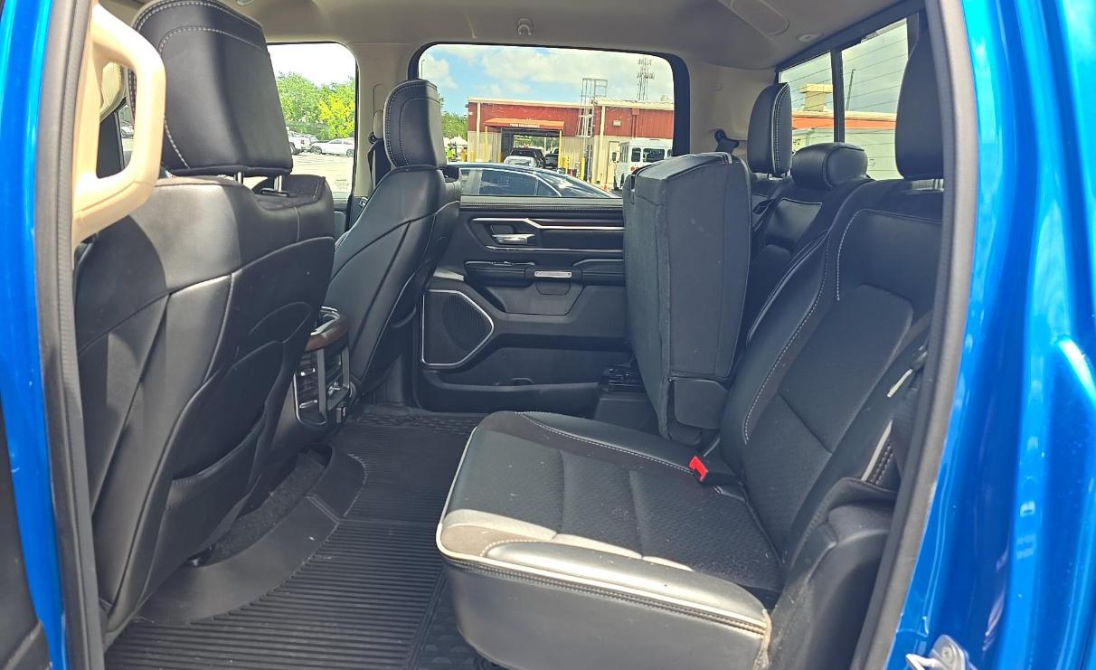 RAM 1500 Laramie 4x4 Crew Cab 5'7" Box 2021