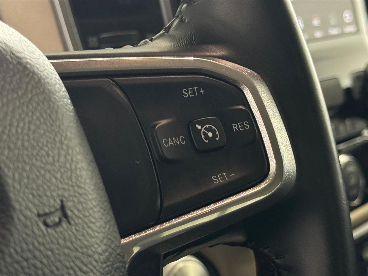 RAM 1500 Laramie 4x4 Crew Cab 5'7" Box 2021