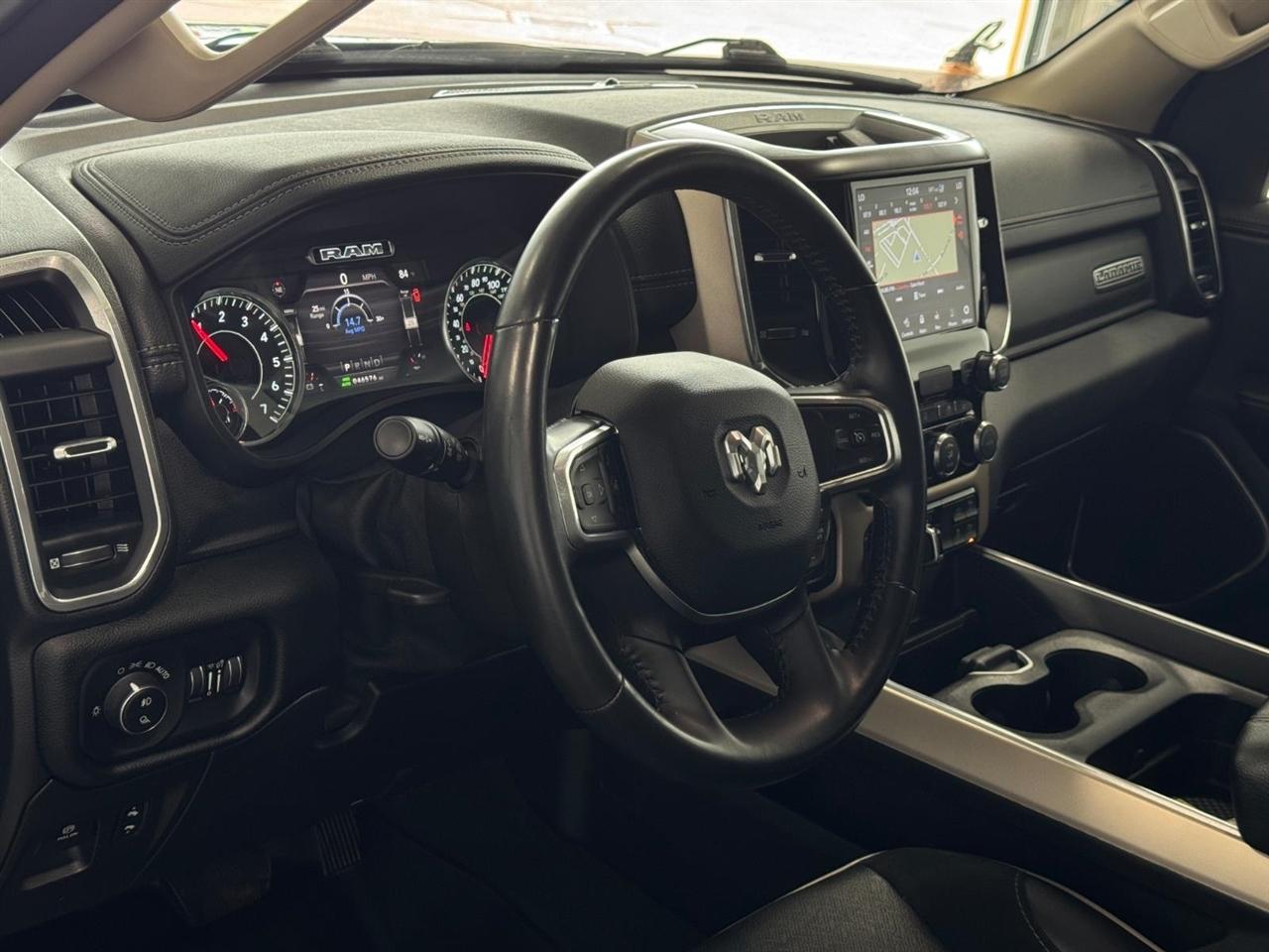 RAM 1500 Laramie 4x4 Crew Cab 5'7" Box 2021