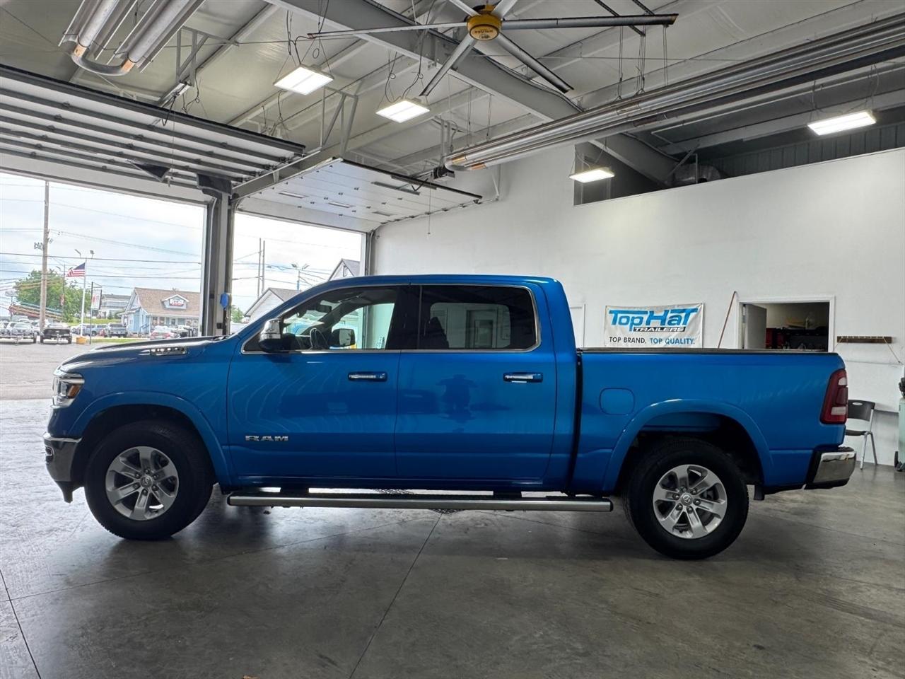RAM 1500 Laramie 4x4 Crew Cab 5'7" Box 2021