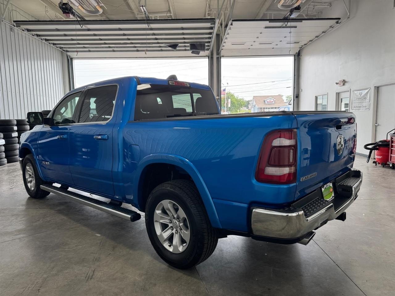 RAM 1500 Laramie 4x4 Crew Cab 5'7" Box 2021