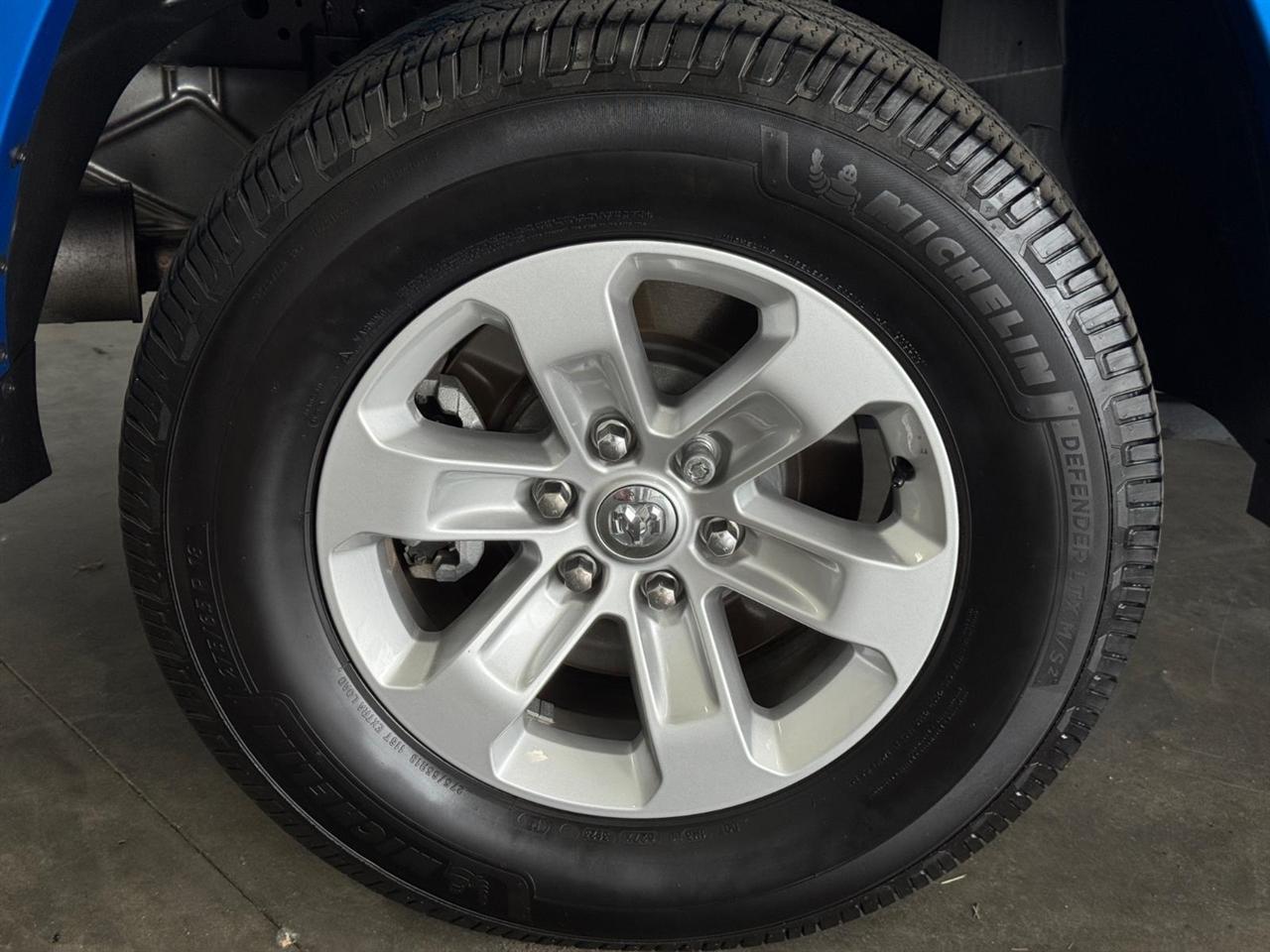 RAM 1500 Laramie 4x4 Crew Cab 5'7" Box 2021