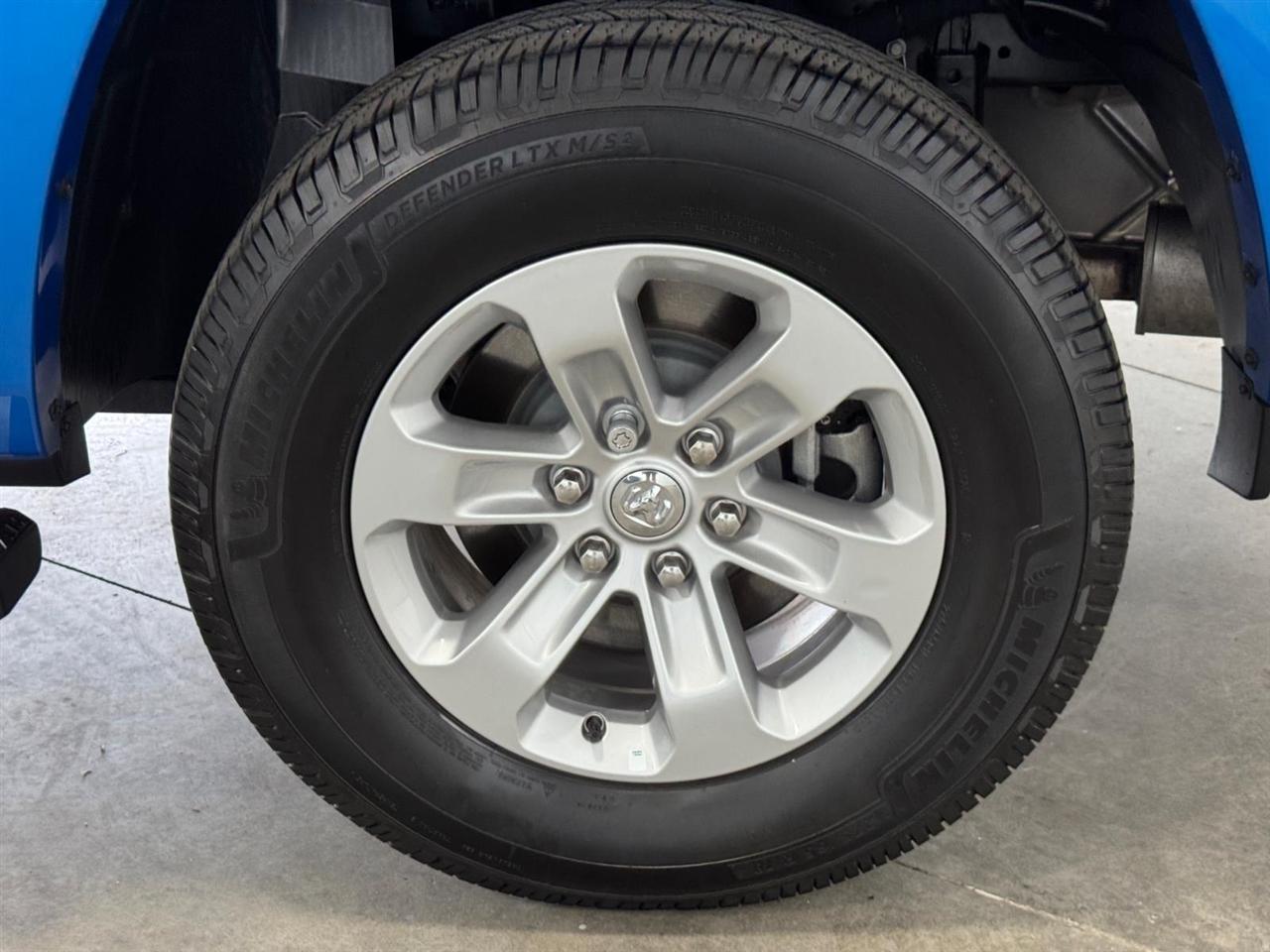 RAM 1500 Laramie 4x4 Crew Cab 5'7" Box 2021