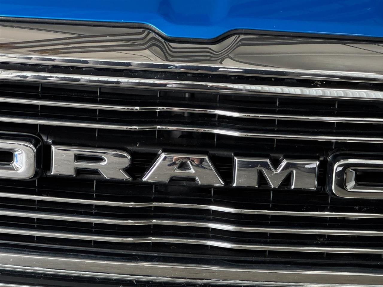 RAM 1500 Laramie 4x4 Crew Cab 5'7" Box 2021